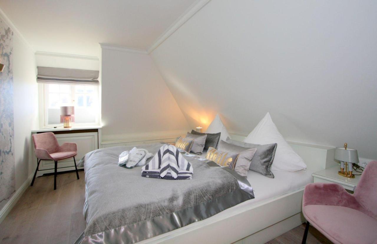 Ferienhaus Rosenhaus Unter Reet *